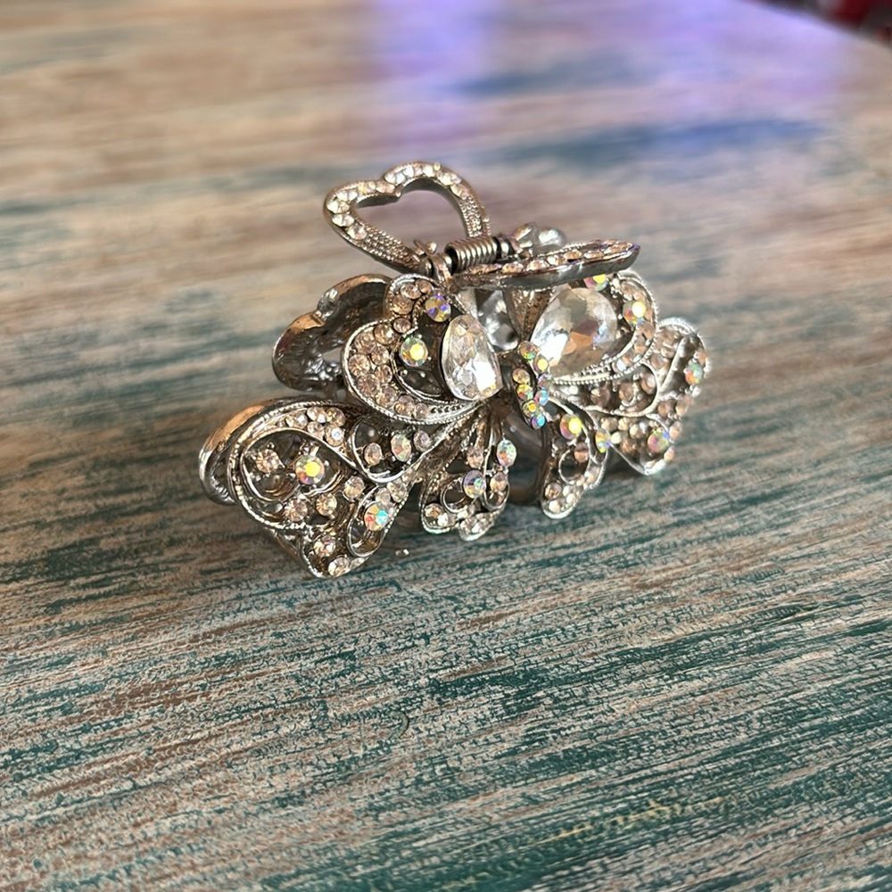 Rhinestone Claw Hairclip